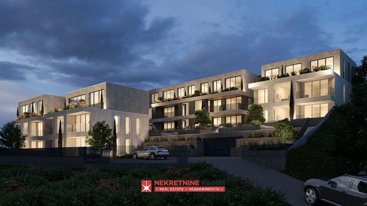 Luxury Two-Bedroom Apartment with Garage Space, 80 m from the Sea, Škaljari, Kotor